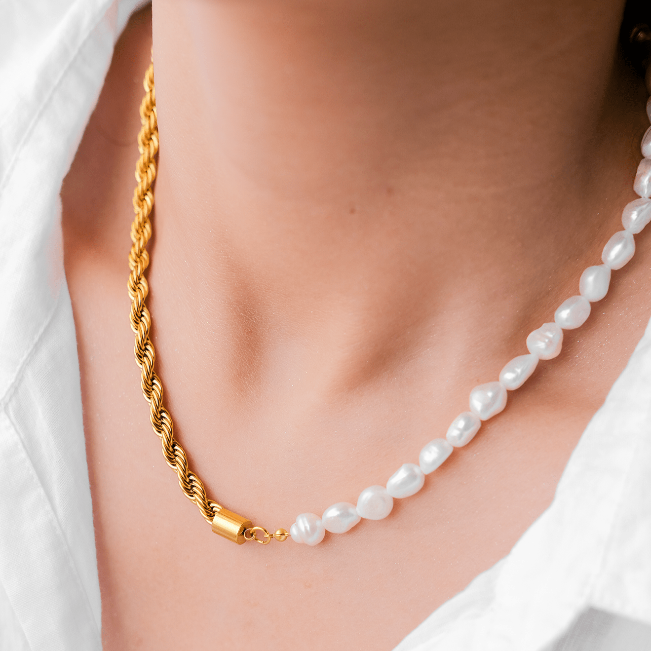 Dualia Gold Pearl Necklace