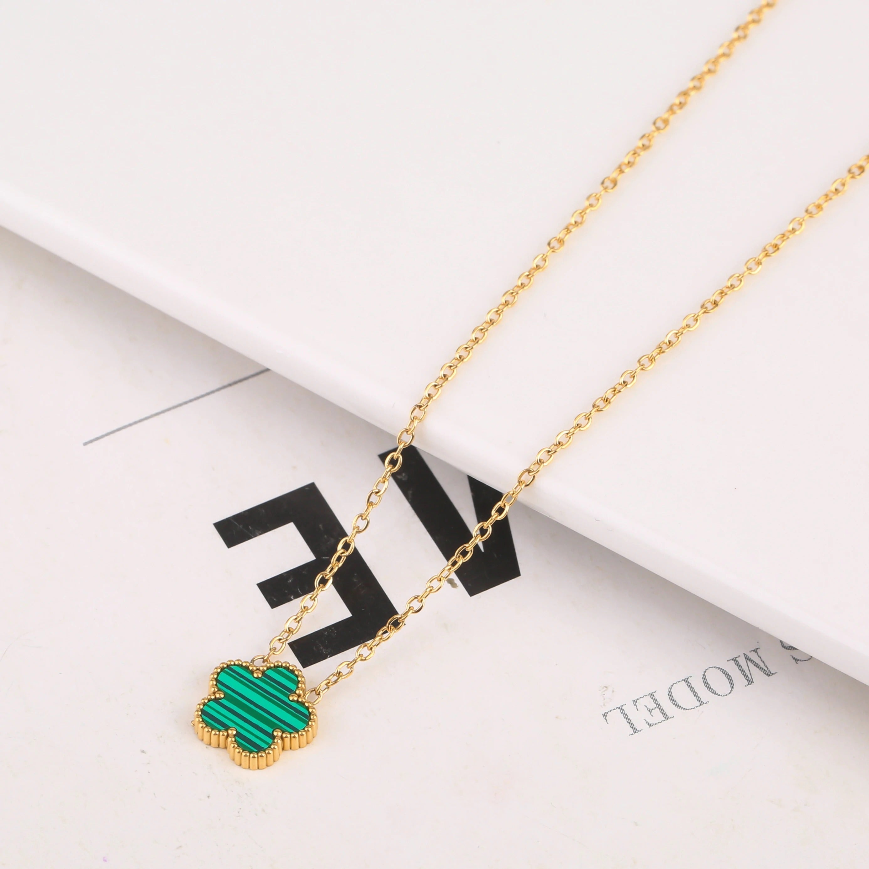 CLOVER | GREEN NECKLACE